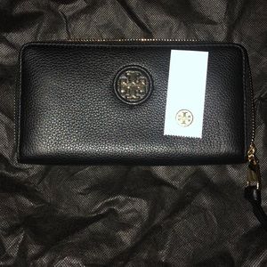 Tory Burch black leather wallet. authentic!